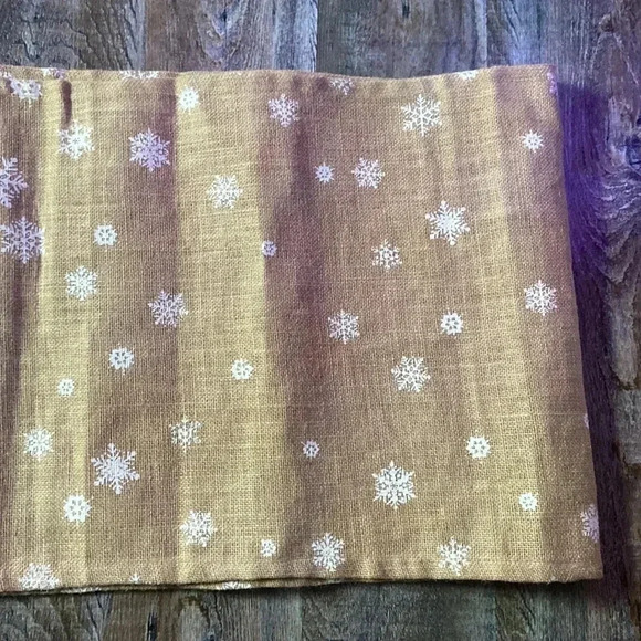 Kitchen Style | Winter  ❄️ Table Runner - Picture 2 of 3